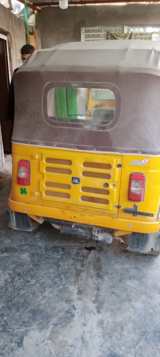 سلام عليكم  تكتك البيع موديل 18 مكان بغداد الغزالية رقم *********** السعر  خمسه ونص
