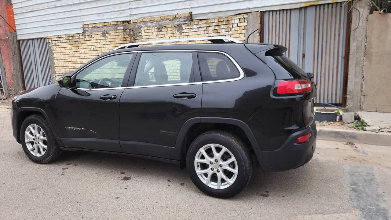 السلام عليكم 
جيب شيروكي 2018
مكينه 2400 
فول عدا الفتحه كشنات جلد شاشه كامره كشن كهرباء حادث بنيد ققط مبدل ومصبوغ ماشيه 71 السعر 125 وبي مجال
للأستفسار :***********
