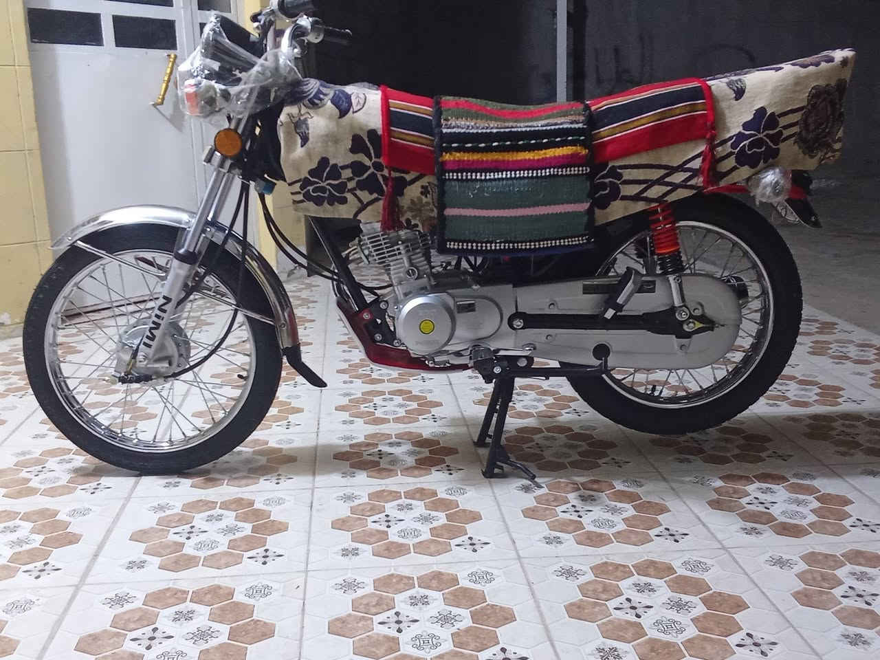 السلام عليكم دراجه نامه شبهه شلامجه لون احمر دراجه صار اقل شهر من طلعته موديل 2027 دراجه جديده بمعنه الكلمه مامفتوح ولا مبدل بيهه برغي مال جناي المكان بابل المسيب سده الهنديه *********** تحياتي للجميع اوراقه كامله
