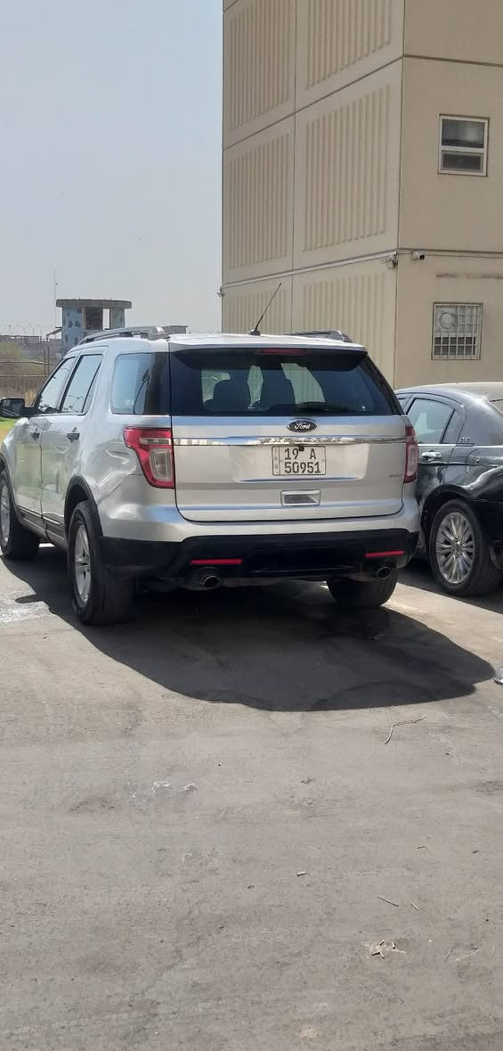 سلام عليكم ورحمة الله وبركاته اكسبلور 2012 بأسمي حادث بس الجاملغ الامامي بدون دواخل السعر 120 بيع او مراوس ***********
