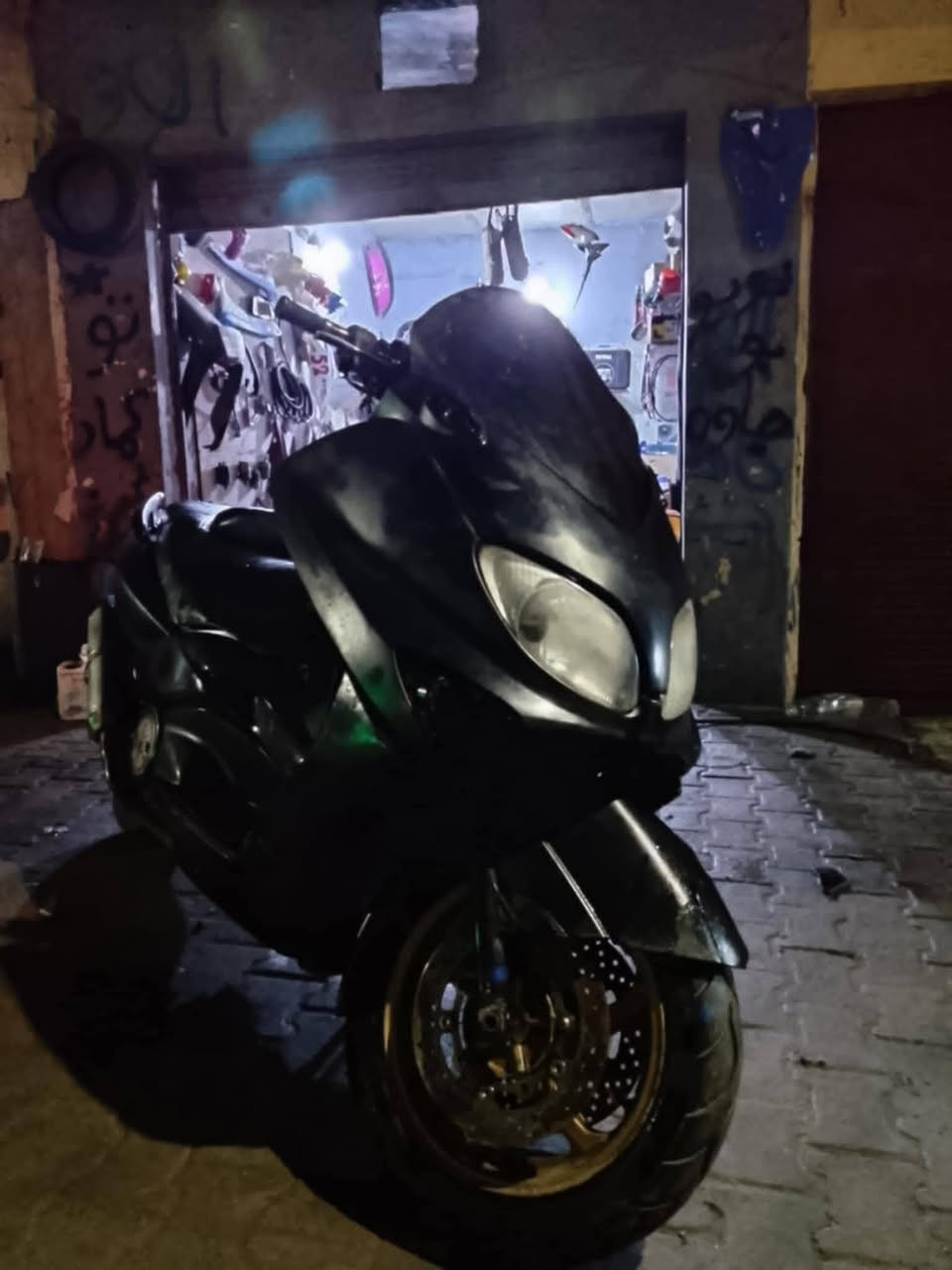 السلام عليكم دراجه للبيع تي ماكس 2007الدراجه خير من الله جانت بيهه مشكله وسويته الدراجه شلعه معدل او مراوس شعندك نزل المكان المسيب المحاميه الرقم ***********
