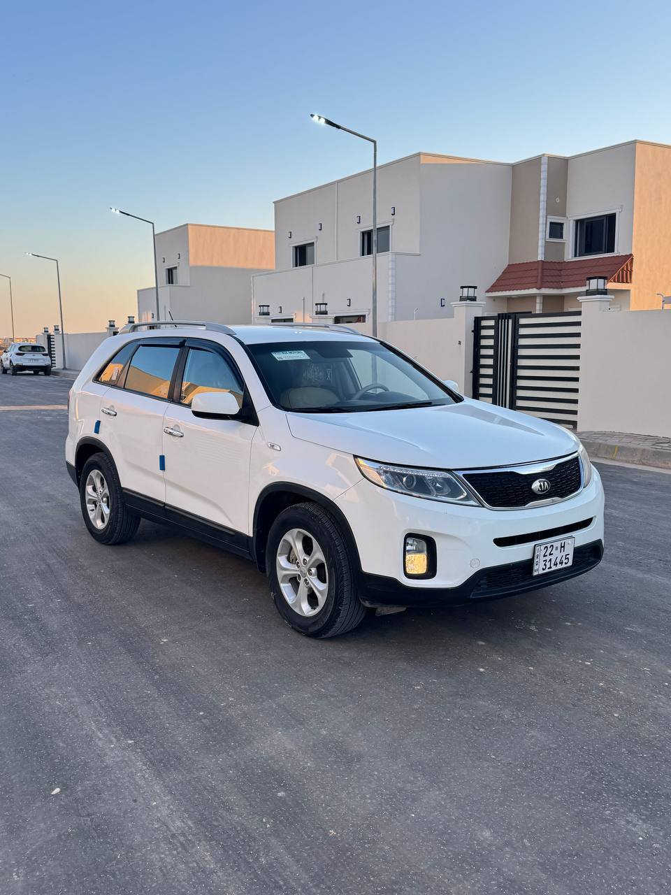 السلام عليكم للبيع كيا سورنتو 2014 خليجي محرك 4سلندر دوش مكفول من فتح ومن بخار السعر 128 رقم اربيل دولي بسمي سنويه وهزه جديده السياره بيه مكانات صبغ مكفوله من كلبه ومن تجيه مامفتوح بيه برغي  السياره جاهزه من كلشي محرك كير تبريد حداديه تخم تاير  7راكب دواخل بيجي 3قطع تبريد مكان السياره الديوانيه ***********
