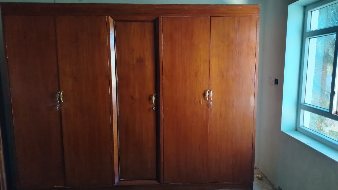 غرفة نوم معروضة للبيع 
صاج وسعرها 600 الف
للتواصل يرجى الاتصال بالرقم ادناه 
***********
