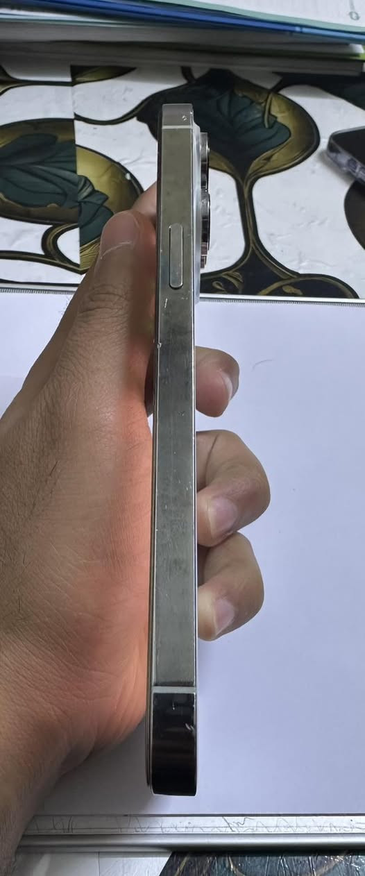 سلام عليكم 

14 برو ماكس 

بطاريته 79 

ذاكرته 256 

لجهاز للامانه مابيه شي نضيف كلش 

لجهاز (( مبدل فقط شاشة ))

رقم *********** ومتوفر واتساب هم 

سعر لجهاز 700 الف وبيه مجال
