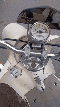 دراجه كلاسك عبدالحليم نصيه السعر350بيه مجال العنون الاعظميه رقم 077312...