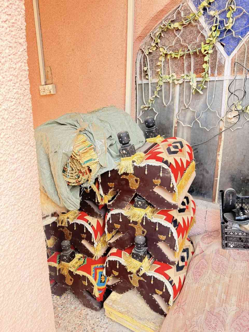للبيع جادر طول ٢٠ عرض ٦ مع قماش جاونات مهابش وميز جمر ودلال وقماش سدو ومراگي تسگام وبلايود مكاني البصره القرنه  ***********
