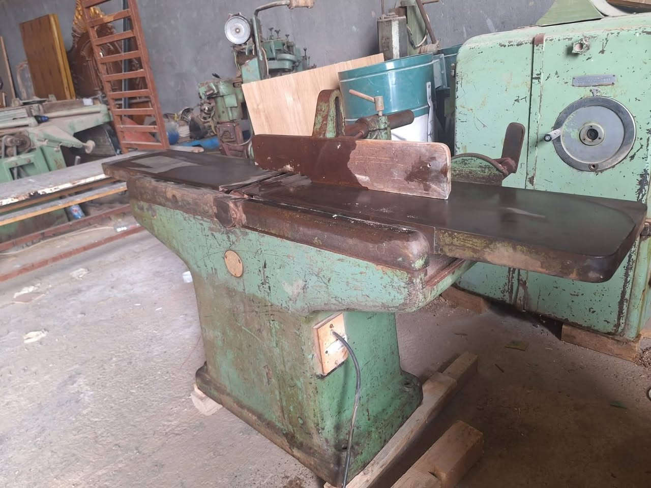 رنده منقار ألماني  السعر ١٣٠٠العنوان العماره ***********
