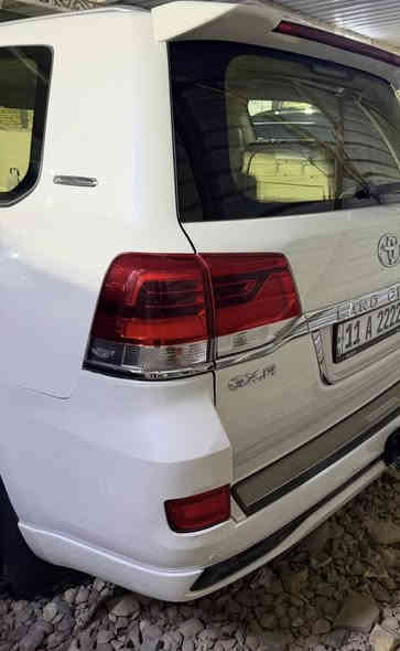 السلام عليكم للبيع تيوتا لاندكروز  2017 شركة جيهان مكفولة كفالة عامة رقم بغداد مميز باسمي بيع او امراوس بلاندكروز من موديل 22الى 25 ماشية 140 السعر 540 مع الرقم المميز مكان السيارة ذي قار قضاء الرفاعي ***********/***********
