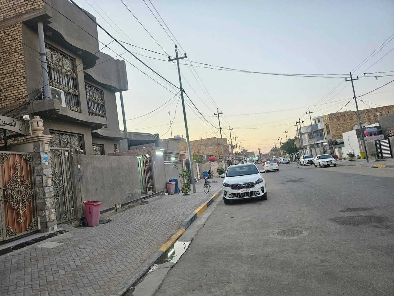 سلام عليكم
بيت طابو للبــيــع /   طـــابـــقـيــن/
مساحه البيت /115/
في الجته شارع /20/ ماي +مجاري + تبليط ارصفه +كهرباء 
تفاصيل البيت كونكريت مسلح الطابقين  بناء مرتب كلش
الطابق الاول
مطبخ
براني كبيره
صاله كبيره
صحيات داخليه وخارجيه
الطابق الثاني
غرفتين بيهن اسويت
وصاله كبيره
السعر خاص
اي استفسار اتصال على الرقم ***********
او مراسله الصفحه
