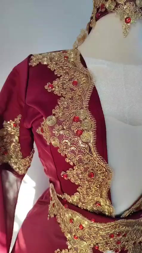 قفطان تركي يتكون من كوميل  وفستان ابيض قيطان  يتصغر ويتكبر والقفطان وحزام وتاج  ..شغل يدوي وخامه ثقيله  
يوجد توصيل لجميع المحافظات 
ملبوس  ساعتين على كد التصوير


**إذا كنت صاحب هذا الإعلان وتريد حذفه لأي سبب، رجاءا أرسل رسالة إلى الدعم الفني**