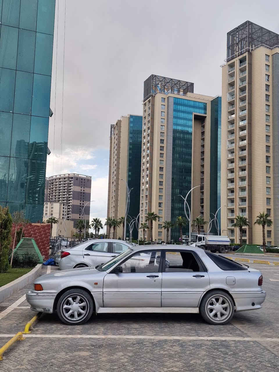 السلام وعليكم بس الله ماشا الله  مسبوشي كالنت اربيلية   للبيع موديل 1992 تبريد تدفئة شغال بسمي رقم انكليزي دولي سنوية 2030  بيها كابون بانزين تايرات جدد مسويلها ادامة عامة جبن تايم كيس قايشات كلهن جدد  ومبدل الها الكلج جديد قرص وعينة ومبدل الها عمبار كلج كلهن جدد  بيها شاشة ايباد وكامرة خلفية وداشكام  غرفتها حلوه ونضيفة  صبغ بلاد ومحورها غاز LPG  سيارة ماشاء الله نضيفة وحلوه للاستفسار والسعر  خابرني ***********. العنوان ديالى جلولاء
