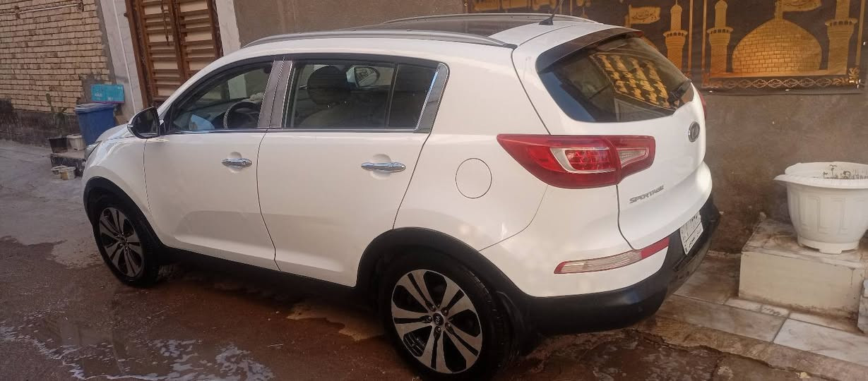 سبورتج ٢٠١١ وارد خليجي بانوراما فتحه بالسقف رقم ذي قار بأسمي تحويل مباشر سيارة نظيفه مكفوله من الضربه فقط بارد باب السائق وشوية صبغ گد شبر بالچاملغ نتيجة طخه  محرك دوش وگير جديد تخم تاير جديد حدادية جديدة سيارة مامتعوبه السعر ٣٢ وبيها مجال هاتف ***********
