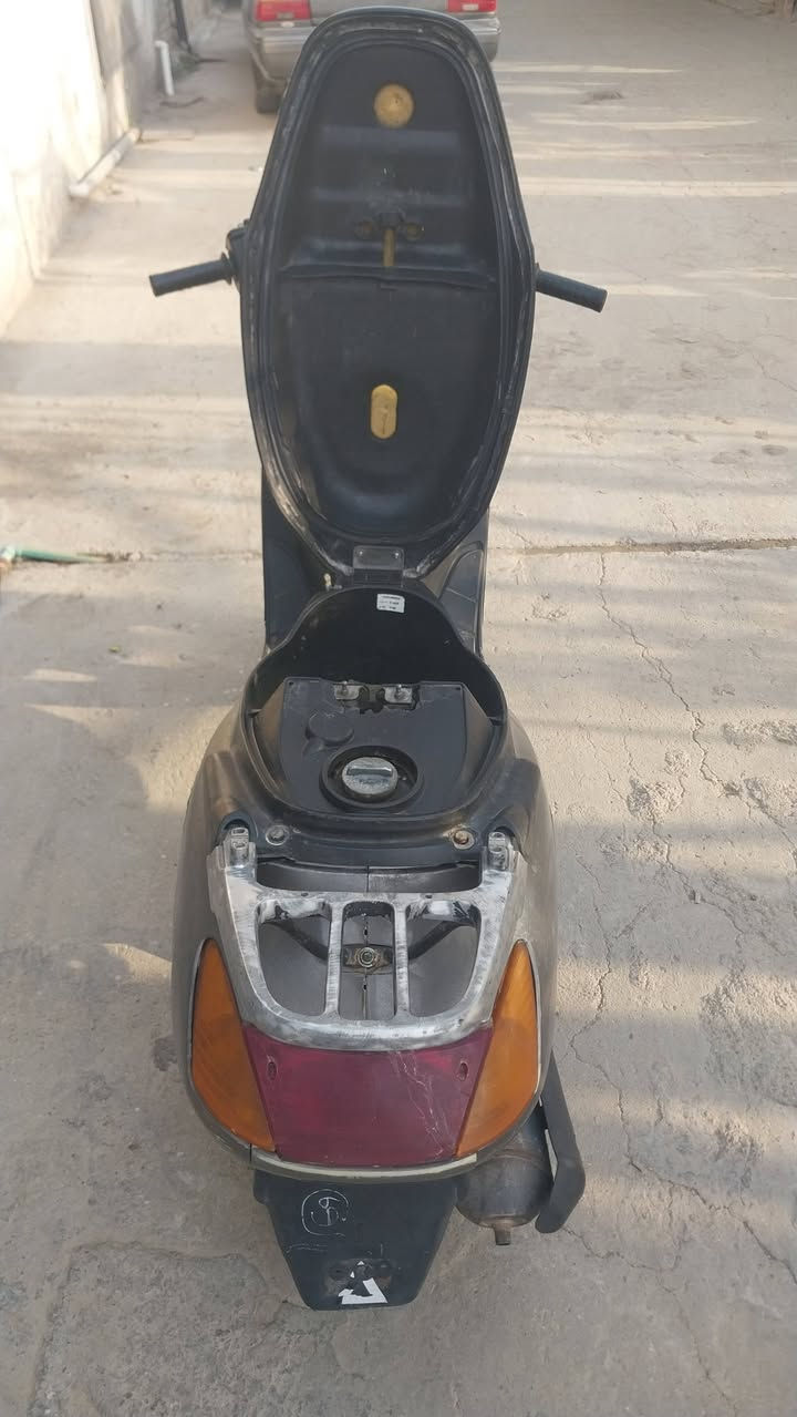 سلام عليكم دراجه سبيسي ياباني للبيع سعر ٤٠٠ وبيه مجال مكان كوت عزه جديده  ***********
