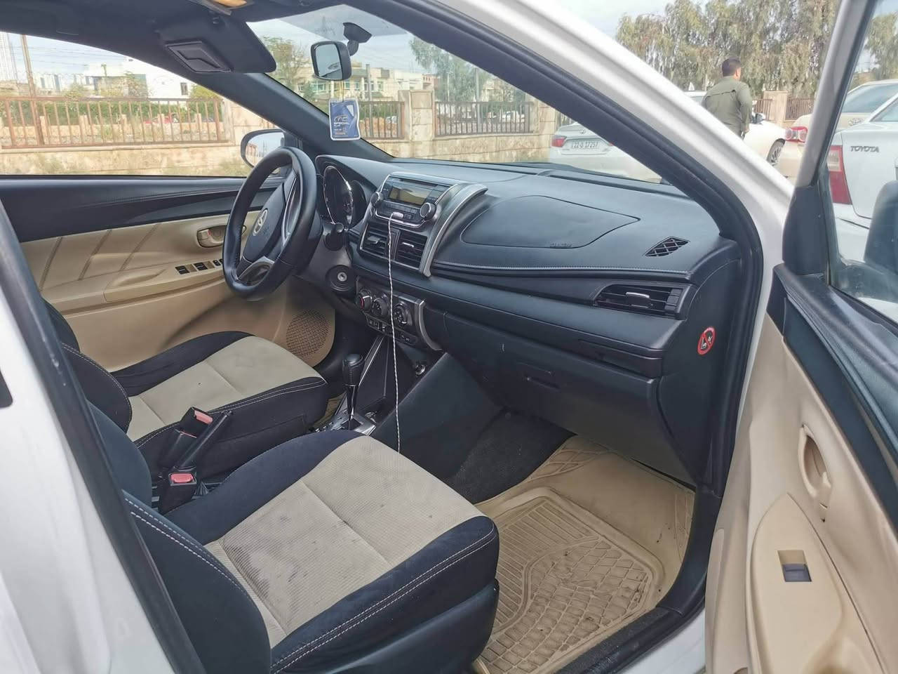 توێتا یارس 2015
دوو پارچەی بۆیاغە 
گێڕو مەکینەی بەشەرتە
سەنەوی ژینگەی نوێیە
140هەزار ڕۆیشتوە 
نرخی105 مەجال
*********** أربيل, العراق
