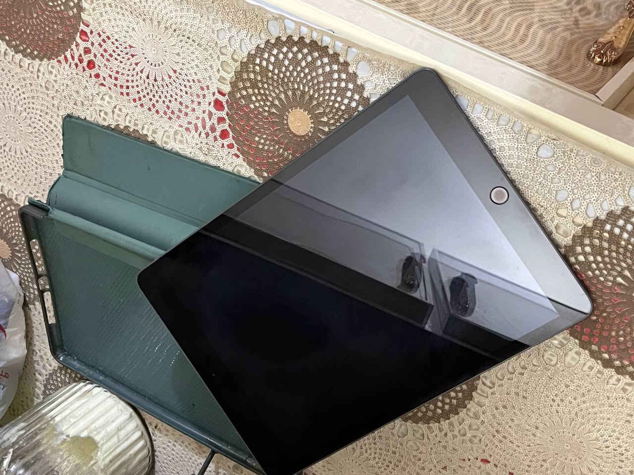 مراوس ببلي او اكس بوكس او بيع iPad 7 (الجيل السابع)
* الذاكرة: 32GB
* اللون: رصاصي(سلفري)
* حالة الايباد: نظيف وعايفه للدراسة
* الشاشة: نظيفة وكلشي مابيها 
* البطارية: جيدة
* البصمة: شغالة
* الكاميرات: أمامية وخلفية شغالات
* يجي وياه: ( كرتون / كفر)
للاستفسار رقمي ***********
