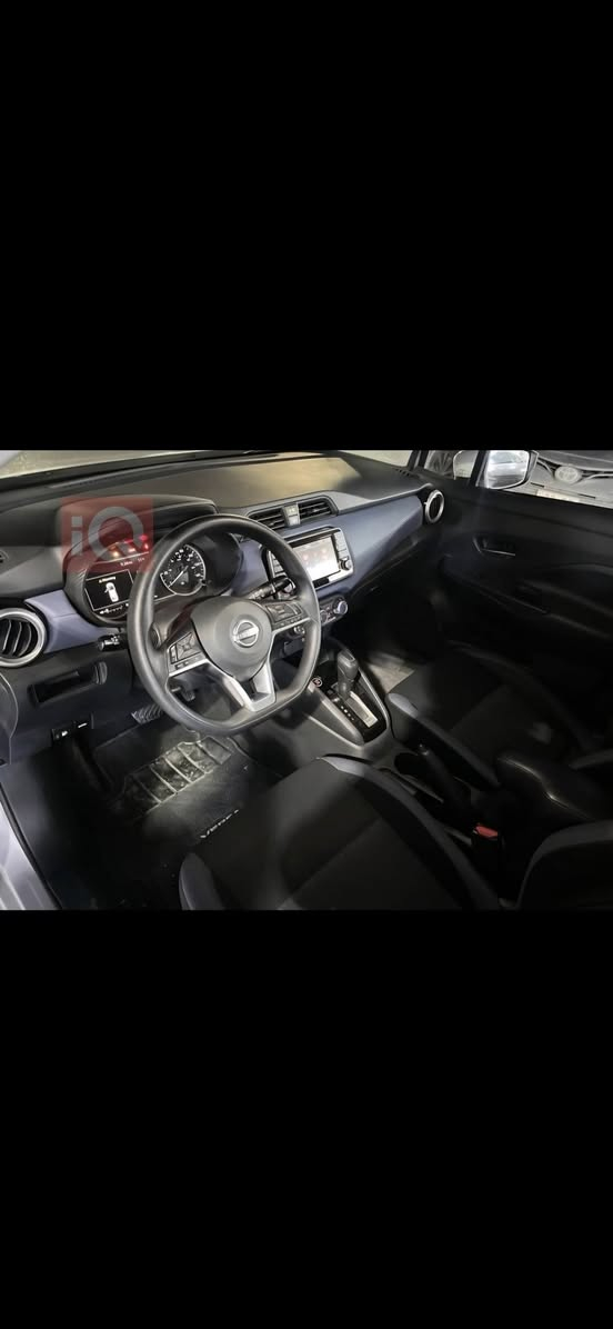 نيسان فيرسا SV 2023.
باب السايق تبديل مع نصف باب خلفي صبغ فقط بدون ايرباك بدون دواخل ضربة خفيفة كير و محرك بشرط . 
السيارة تجي فول مواصفات شحن لاسلكي شاشات تحكم ستيرن رادار 360 درجه كاميرة . 
سعر 128 و بيها مجال .
الرجاء التواصل على رقم الهاتف 
***********
مكان دهوك . دهوك, العراق
