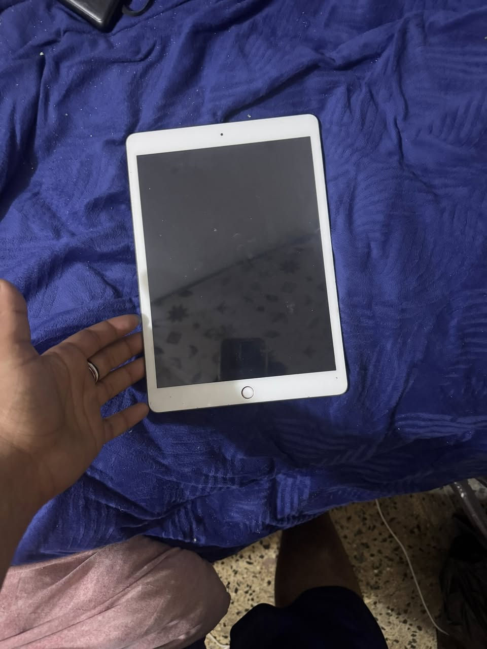 سلام عليكم ايباد سفن للبيع او للمراوس بايفون ونطي فرق عادي ذاكره32 بطاريه مادري شكد بس هيه البلادي مالته ميصيرف ابد  مستبدل شاشه او كلاسه بي وصخ شويه بالكلاسه يصير تنضفه يم اي واحد ابو صيانه لله شاهد بالببجي يخبل سلاسه فول والباقي كله مكفول ماعده البصمه السعر 120 وبي مجال مكاني حله مركز باب المشهد للاستفسار رقم وخاص ***********
