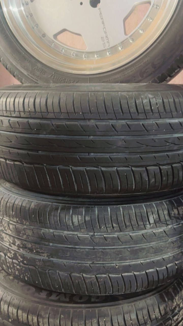 تخم للبيع او مراوس
تو سايز.  الخلفي 325/50/17
             الامامي 225/50/17
شرط نضيفات كلش وع الفحص. مكفول من كلشي وبي تخم تاير جديد اقل شهر مشدود.  ويا تخم ستد اصلي. للبيع فقط 
مكاني كربلاء طويريج السعر 4 اوراق قفل 
***********
