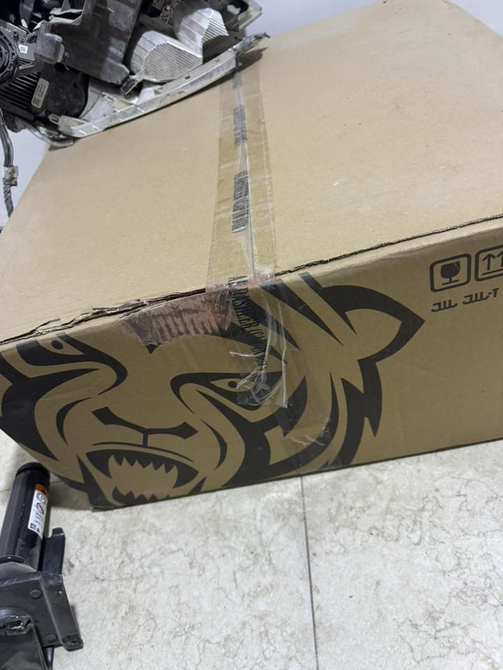 السلام عليكم
رادتير جديد غير مستخدم سلفرادو حديث جبته على سلفرادو 4 سلندر ميرهم سعره 220 الف وبي مجال
ويل تك واحد جديد غير مستخدم حديث تاهو سلفرادو سعره 200 دولار وبي مجال 
للتواصل *********** واتساب
