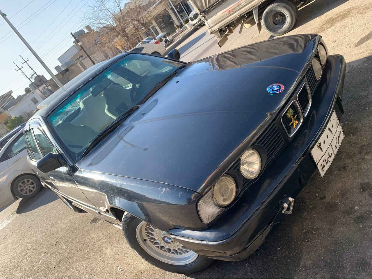 بیئیم ٥٢٥ مۆدیل ٩٠ گیڕ عادی فولە سەیارەکە ماڵی دۆستە بی کیشەیە سەیارەکە هەزەی تازەیە سیستەم ئیمپریفایەری تیایە مەکینە و گیڕی مەزبوتە هەموو گیانی ئیشەکات تازە ڕۆنی و سیوەیلی گیڕ و ئەکسلیم گۆڕیوە بی تەقەو  ڕەقە  کامیرای بەگی بۆ دانراوە ویل و تای تازەیە بانسی پیش و دوا تازەیە کامل سیرفس کراوە بە شەرتی فیتەر بەشەرتی ماڵی مەدەنی ئەیفرۆشم تەحویل ناکری هیچ کیشە و موشکیلەیەکی تیا نیە سەیارەی ژیر خۆمە کامل مەسروفە سەیارەکە چرکەی تیا نی قیست و قەرز و ئاڵوگۆڕم نیە قفڵی بی معامەلە ٣٠ گەڵایە  تەلەفون مەکە بۆ معامەلە دینار کەمتر نایفرۆشم *********** السليمانية, العراق
