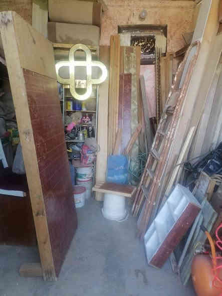 محل نجارة متكامل من فخات من مكاين للبيع العنوان كربلاء حي القادسية السعر مليون ونص بي مجال قليل للاستفسار ***********
