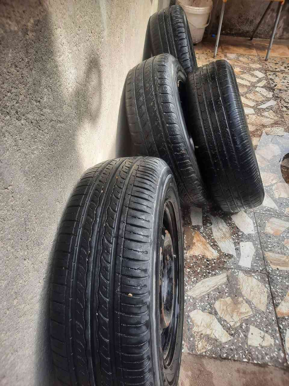 تخم وياله مع تايرات  نص عمر   + سبير 
حجم 14     نجف


**إذا كنت صاحب هذا الإعلان وتريد حذفه لأي سبب، رجاءا أرسل رسالة إلى الدعم الفني**