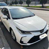 كورلا 2025  ماشيه 16700 السعر 135 بيه حادث بسيط  بدل بيه 3 قطع نفس الو...