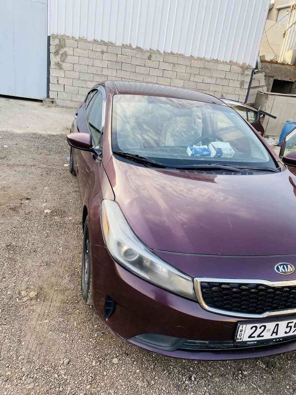 فورتي 2017 أمريكي 
حادثهة جاملغ وباب جهة اليمنة حادث خفيف مواصل للعود
وبل عراق باب صبغ الورة السايق  
محرك 2000دوش
كير 6 نمر  
كير ومحرك مكفولات 
تدفئة تبريد خير من الله 
شاشة 
كامرة 
تحكمات فول 4 جهات 
تخم تاير 
صدرها 90‎%‎ 
لون  ماروني 
 السعر 110  وبيهة مجال 
مكان سيارة بغداد
***********
