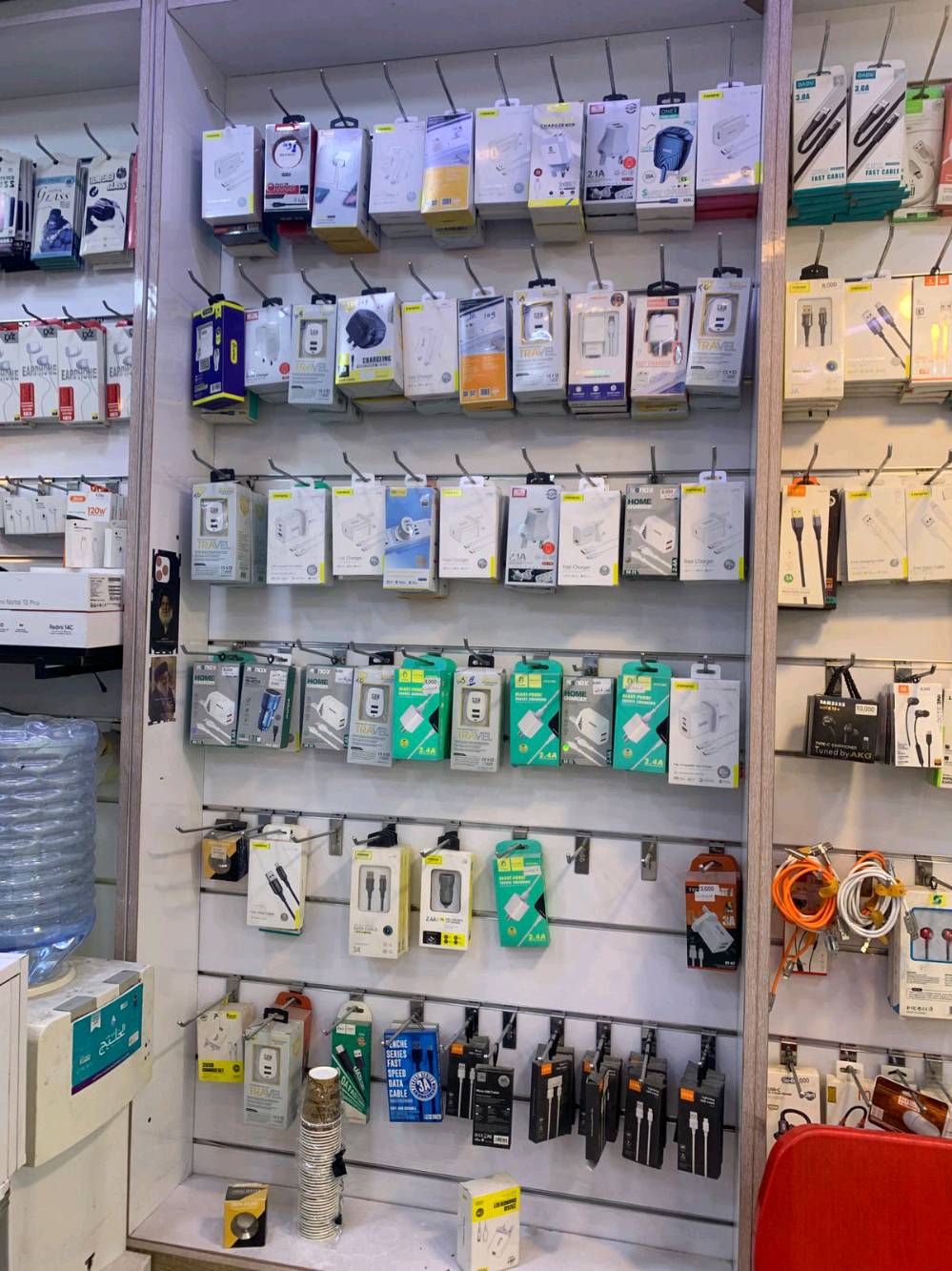 
البصرة ـ شط العرب 
محل موبايلات كامل للبيع ، 
مشروع جاهز للعمل ،
 اكسسوار متكامل و حديث , 
ديكور حديث ،
 ورشة صيانة متكاملة ، 
قطع غيار و تفصيخ 

ابيع شلع كامل 
الشراي يتصل وما يكون خاطرة الا طيب 