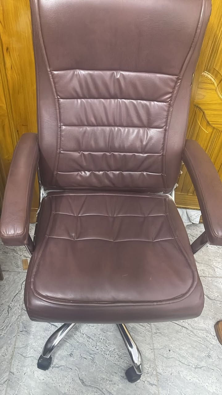 كرسي كذالك مال مكتب متحرك وجديد طبي ال اصلي ارقى نوعيه يتعلى ويتنصى كلش نضيف ما مستعمل شهر تقريبا اقل سعره 130 وبيه مجال


**إذا كنت صاحب هذا الإعلان وتريد حذفه لأي سبب، رجاءا أرسل رسالة إلى الدعم الفني**