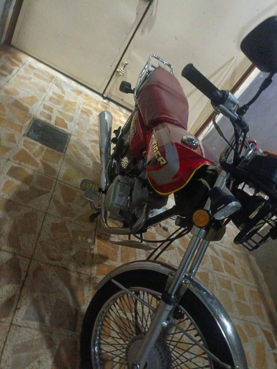 دراجه للبيع 👇🏻
١. دراجه نوع تايكر ابو درع 🛡  مديل  2020 
٢. اربع كير  💫
٣.وزن ثقيل 
٤. بي مفيس...  بس  يرادلها ترقيم و تصير دراجه اصولي 

 ٥. شرط مكينه ما مفتوحه شرط  تروح تفحصها وين متريد برغي ما مفتوح بيها. 

٦. كهربائيات شغاله 
 ملاحظه......🔷 خوذه اصليه لون اسود يجي جامين   مضلله + عاديه  تجي  مع الدراجه  هديه   
(سعر 700 و بيها مجال) 

لاستفسار اكثر  عليك الاتصال على الرقم التالي 

🔸رقم هاتف *********** 🔸
