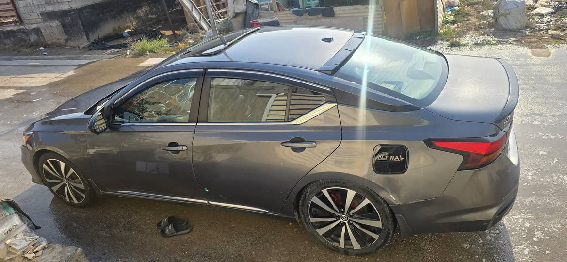 سلام عليكم نيسان ألتيما 
2019 SR 
رقم بغداد نكليزي 
هزة جديدة 
تايرات جديد 
باتري جديد 
ويل 19
رادرات امامي خلفي 
رادرات جانبية 
كامرة + شاشة 
بصمة ابواب 
تشغيل عن بعد 
اشاير بلمري 
فتحة سقف 
تحكم استيرن 
تدفة بلكشن 
لد نهاري ليلي 
قيادة ذاتية ع مسار 
محرك وكير مكفولات 
ماشية 104
حادث امريكة جاملغ امامي الايسر وبنيد 
بلعراق جاملغ الايسر من قبغ البانزين واشوية من الباب اثنينهن نصبغن 
ديالى ناحية هبهب 
***********
