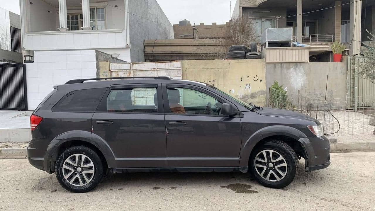 دوج جورني موديل 2017 رقم و سنويه جديد بسمي وكالة او تحويله ثاني يوم بيها قطعتين بونيد وجامرلغ سيارة حلو مال بيت. ***********. *********** كركوك, العراق
