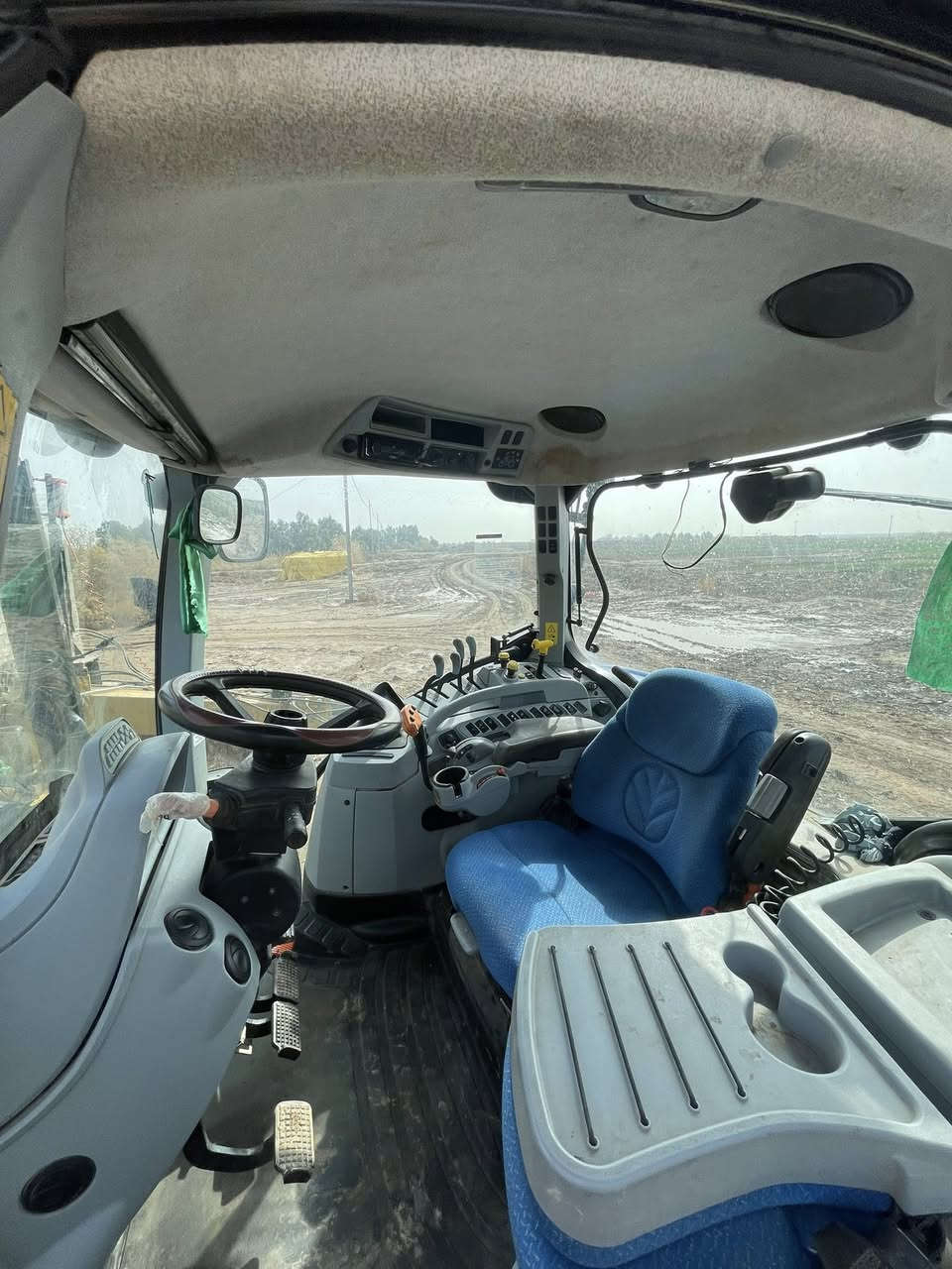 السلام عليكم مكينه للبيع حجم 235مديل 2014 مكفوله كفاله عامه مراوس حسب القناعه ترهم الاستفسار اكثر اتصل ***********
