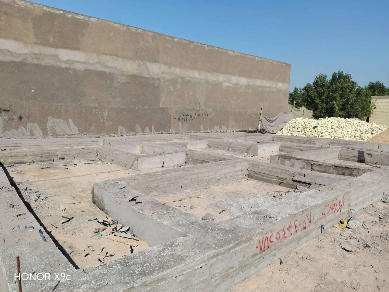 60 متر🏘️ 🏘️ 🏘️ عدد 3 متجاورات قيد الانشاء الموقع مقابل قرية الغدير شارع الصب # عمود ٣٢١
سعر الواحد 26 💸 💸 قابل للتفاوض 
يحتوي غرفه وصاله ومطبخ معزول ومكشوفة وحمام وطارمه
للتواصل *********** وأتساب
