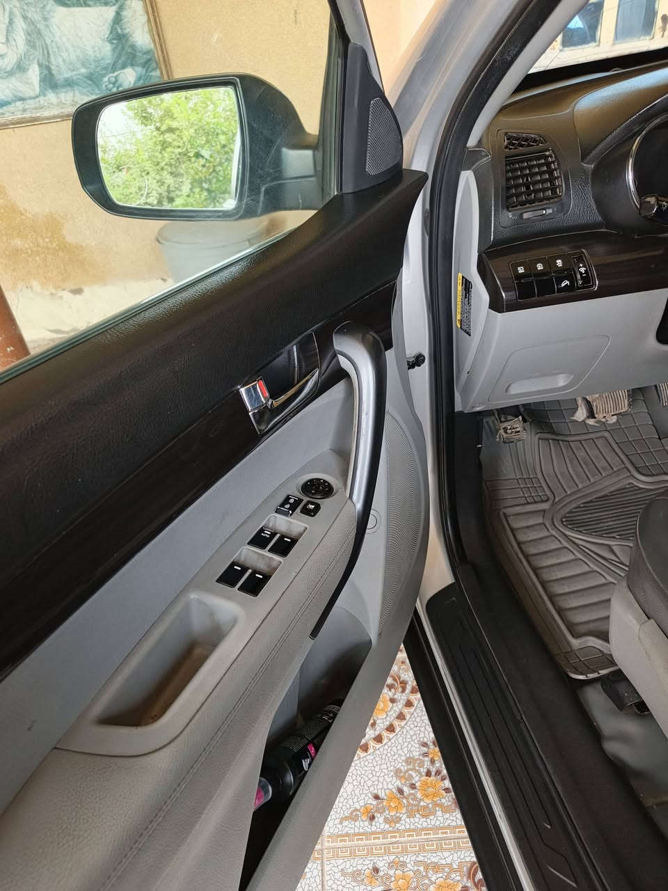 سورنتو أمريكي 6سلندر  محرك وكير مكفولات تبريد ثلج❄ موديل 12تخم تاير باتري جديد تحكم جهتين مانع انزلاق وانحدار سبعة راكب للاتصال ***********
