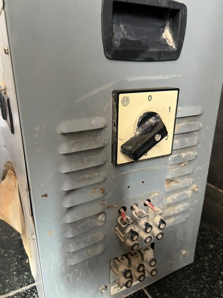 3 أجهزة رافع قدرة كهربائية للبيع 2 كبار سعر الواحد 350 الف قفل والاصغر ب 300 الف قفل للتواصل واتساب ***********  ،،، لا يوجد توصيل …
