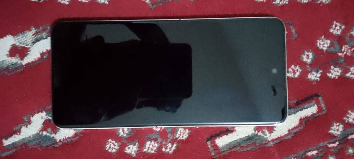 انفنكس هوت 40i
256 شاشة 90 هرتز كامرة 50 ميكا امامية 32 
سلس بالاستخدام شبة الجديد سعرة 100 قفل قفل عنواني مركز ***********
