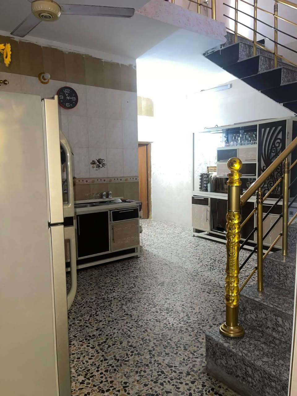 مكلف بالنشر 
مشتمل 100 متر زراعي  قرب قاعة بغداد مجاري كهرباء كاملة البيت جاهز للسكن طابق واحد  غرفة واستقبال وحولي وخدمات كاملة سعرة 67 وبي مجال قليل الاتصال على الرقم *********** علي
