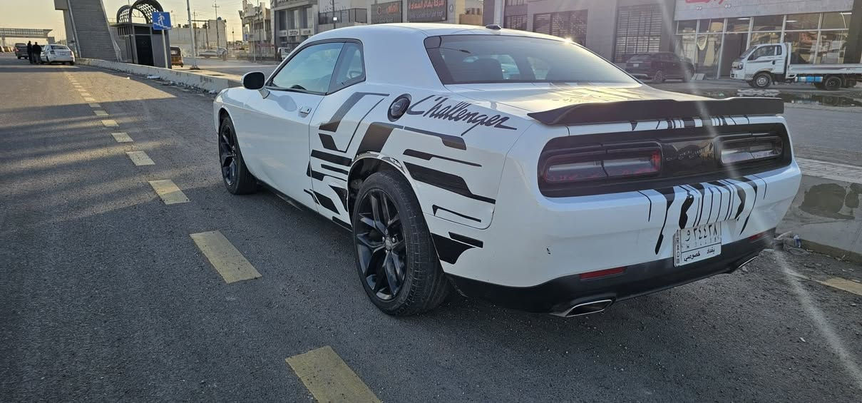 للبيع
جالنجر  2021
موصفات sxt 
محرك وكير شرط 
ضررها  خفيف  مثل ما موضع بالصور 
رقم سياره بغداد
سياره باسمي 
ماشيه 72 الف 
مكان السياره بغداد

السعر 180وبيها مجال  بسيط

التواصل على الرقم
***********
