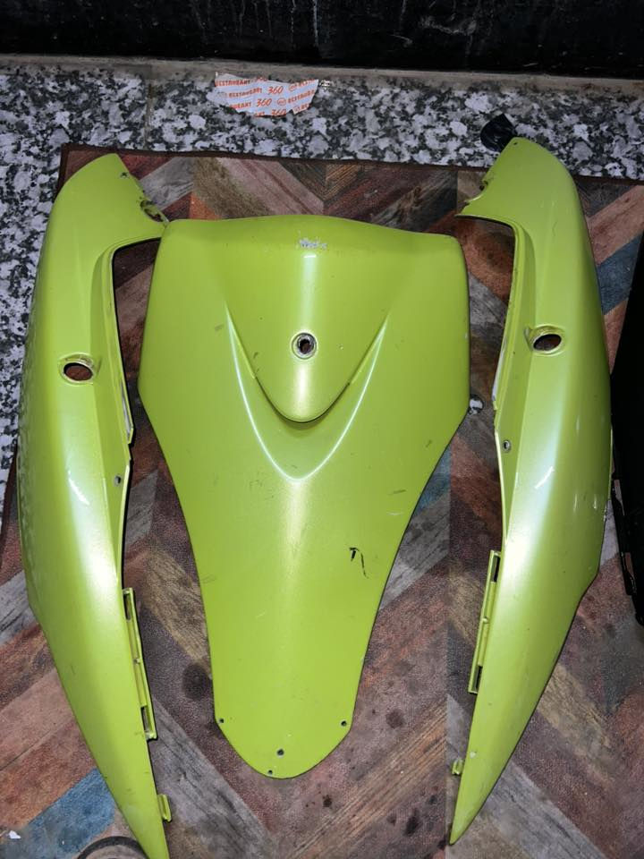 سلام عليكم كفرات ماكس عدلة بلاديات واحد تفاحي والثاني رصاصي بس اني صابغة اسود سعر الواحد 60 الف مكاني ناصرية 
***********
