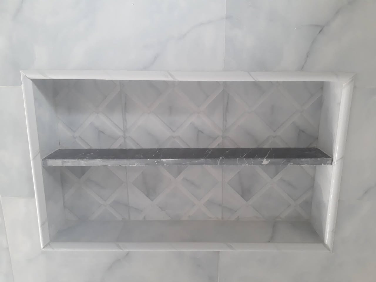 خلفة سيراميك متفرغ حاليا
واشتغل بأسعار كلش مناسبة
واطلع اشتغل بكل مكان 
للاسفسار اكثر هذا رقمي ***********
