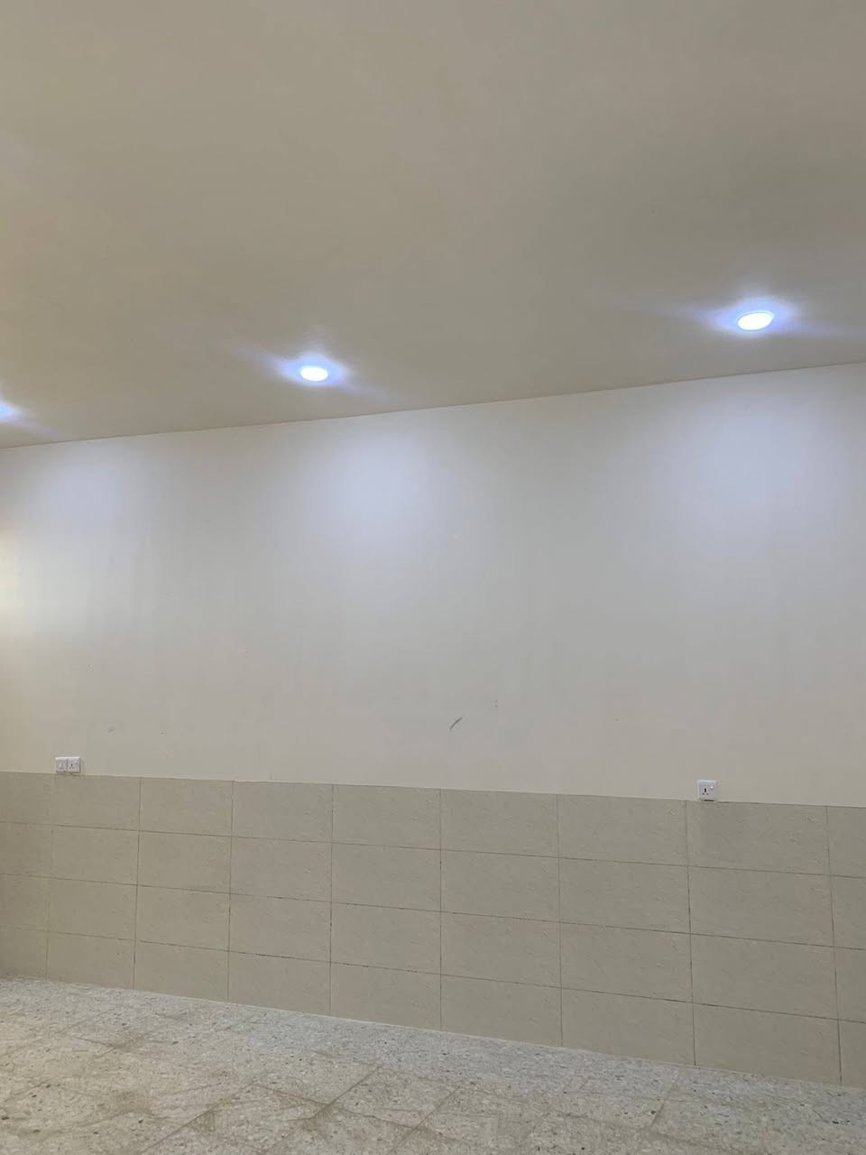 السلام عليكم .. منزل للايجار في الدورة حي دجلة الزراعي
يحتوي على / طابقين معزولة عزل كامل
كل طابق يحتوي على غرفتين نوم و صالة و مطبخ و حمام و مناور
بناء حديث غير مسكون سابقا
اجار الارضي 500 الف 
اجار الطابق الثاني 450 الف
للاتصال ***********
