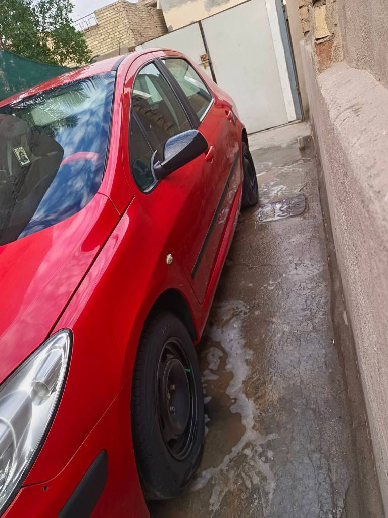 بيجو 307 موديل 2006 رقم بغداد بسمنا شرط شرط تحويل سنويتها ل30 محرك وكير مكفولات تبريد تدفئة وكهربائياتها كلهن شغالات تحكم مري وشاشه وكامرة خلفية شاديلها كشرها مكفول والصور تحكم صدرها نص عمر يرادله تبديل بس يمشي  عارضها 61وبيها مجال قليل واذا اكو مراوس بسيارة أجرة اراوس رقم *********** وبي واتساب بغداد, العراق
