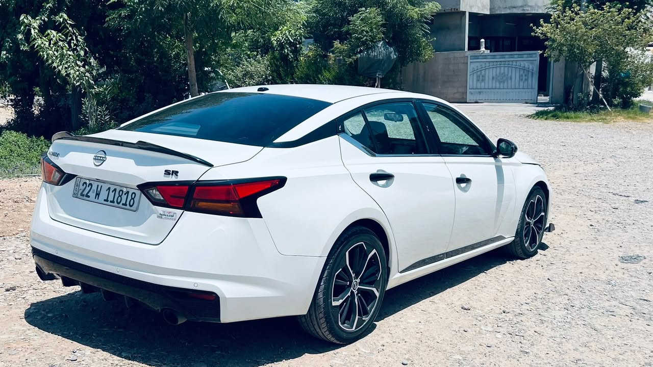 Altima 23 🕊️
قطع طين صبخ ربع جملخ وره 
صوره صونر رقم شاصي موجود نشر  
مواصفات Sكله مبدل SR 
49 مايل ماشي 
كير محرك حجر رادار كله بشرط
سياره كله جديد 
مكان كلار 
***********
