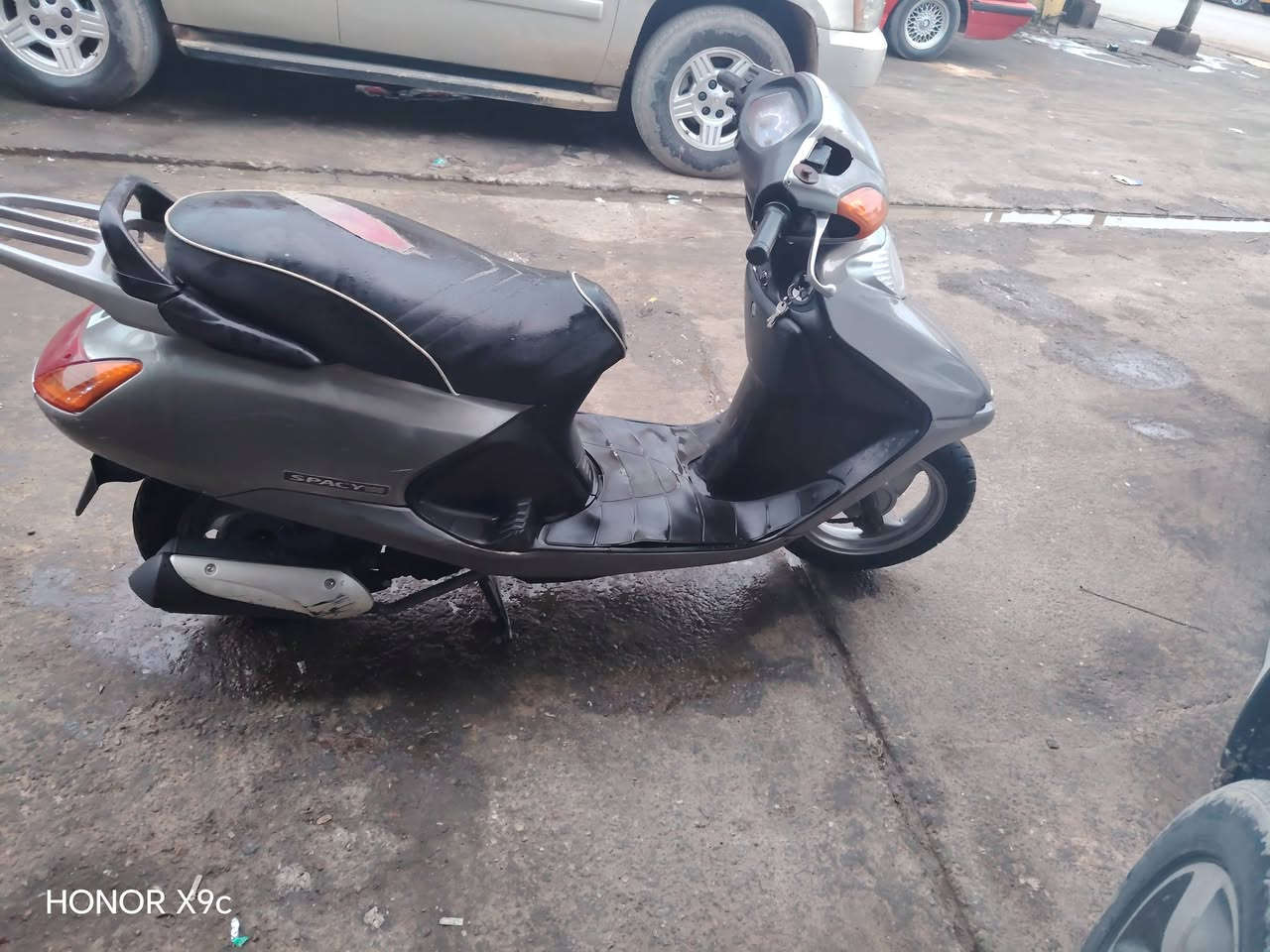 السلام عليكم دراجه سبيسي يابني درجه خير من الله وناعمه ما تنسمع مجفت رايمر بس والباقي كله اصلي كفرات اصليه دراجه جاهزه السعر 650 وبه مجال قليل  ***********
