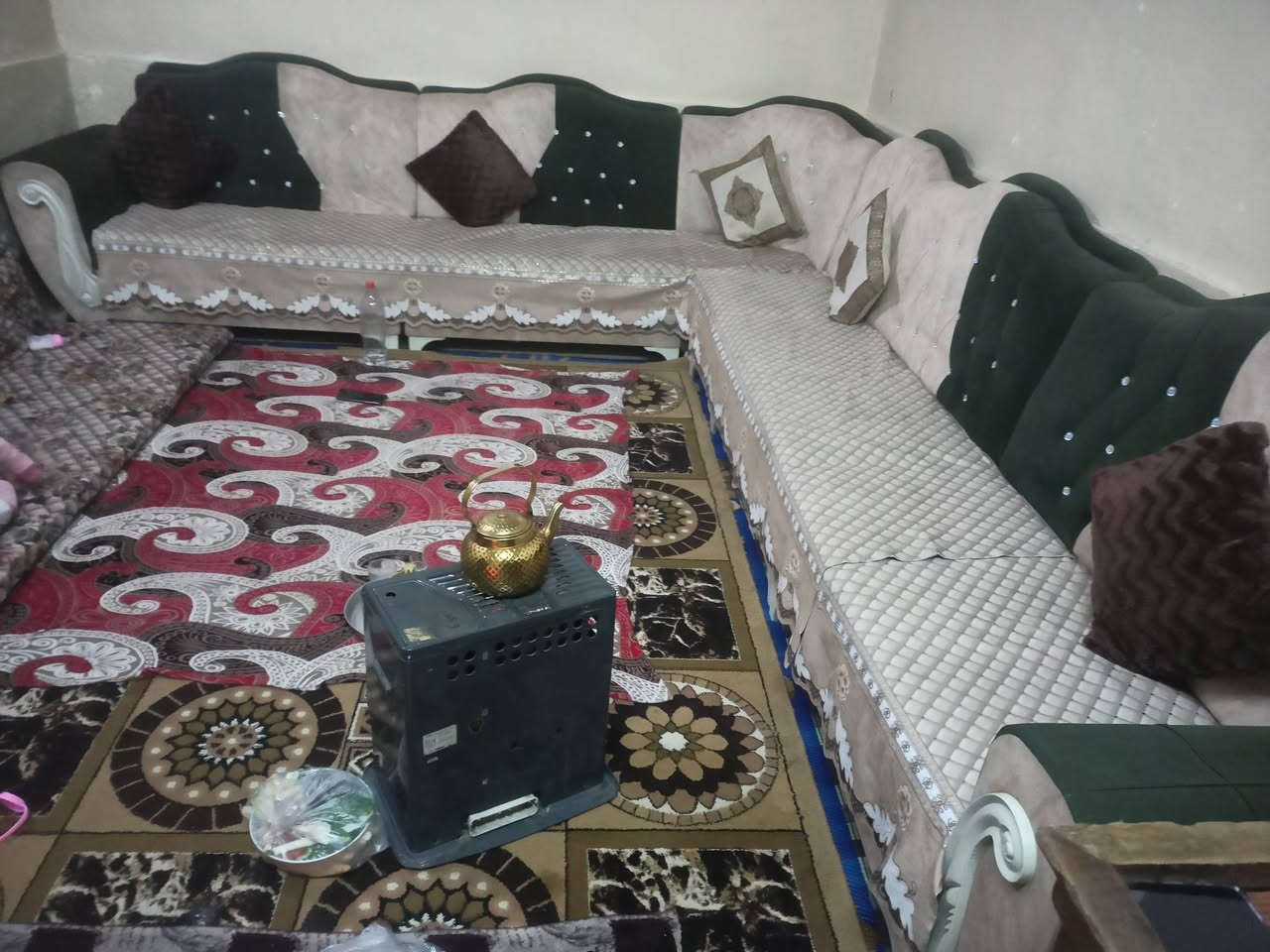 السلام عليكم ديوان كلش نظيف للبيع نظافته شرط 100 على 100 ما صار كم يوم من اشتريناهرفي مجال سعر ماله 200,000 وبي مجال للطيبين شيء قليل المراسله على الرقم ***********
