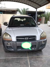 توسان 2010 لون ابيض محرك 2000 قطعه صبغ بحافه الجنطه السعر : 117$ بغداد...