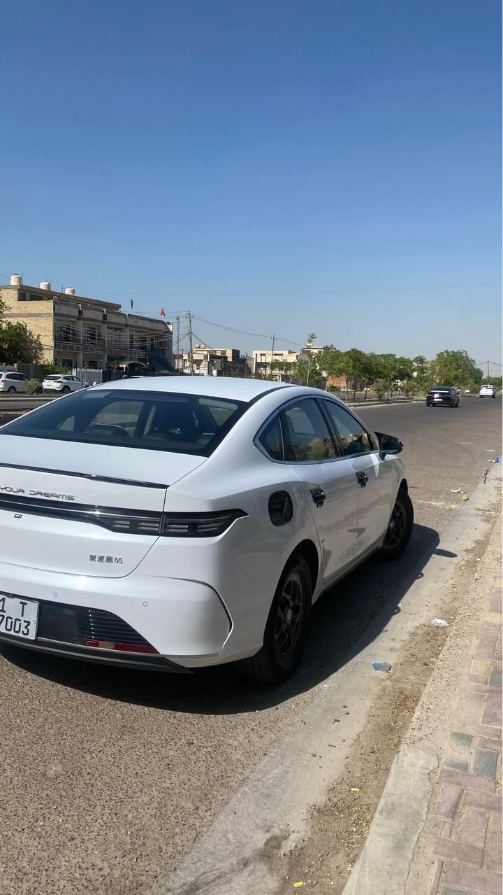 BYD دستروير 2025 
ماشيه الف فقط 
رقم بغداد تحويل ثاني يوم
مواصفات 
بصمة ابواب
بصمة تشغيل
شاشة قلابه
تبريد شاشه
تبريد قطعتين
حساسات امامية خلفية
وباقي مواصفات معروفه
بيهه صبغ جاملغ امامي فقط وسعره كلش مناسب 
بغداد حي جهاد 
مكلف بلنشر اتصل على رقم
*********** بغداد, العراق
