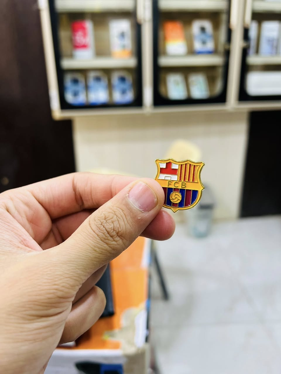 ملصقات معدنية 🏷️ 
شعار برشلونة و ريال مدريد 😍😍

لعشاق الكتلوني و الملكي ، جيب جهازك و تعال 🌝

متوفرات الآن في مركز الفجر للموبايل 📲

موقعنا : قضاء الفجر - شارع 30  - مجاور فلافل حمادي - مقابل مقهى سيد شمخي 📍
رقم الموبايل *********** 📞
